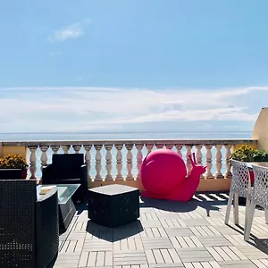 https://les-remparts-antibes-location.fr-provencehotel.com