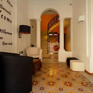 https://corner-hostel.hotelssaintjulians.com
